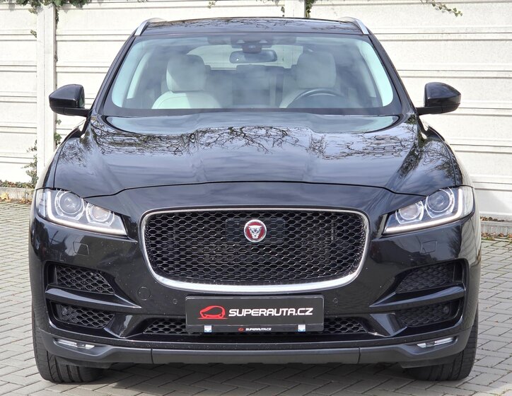 Jaguar F-Pace 2