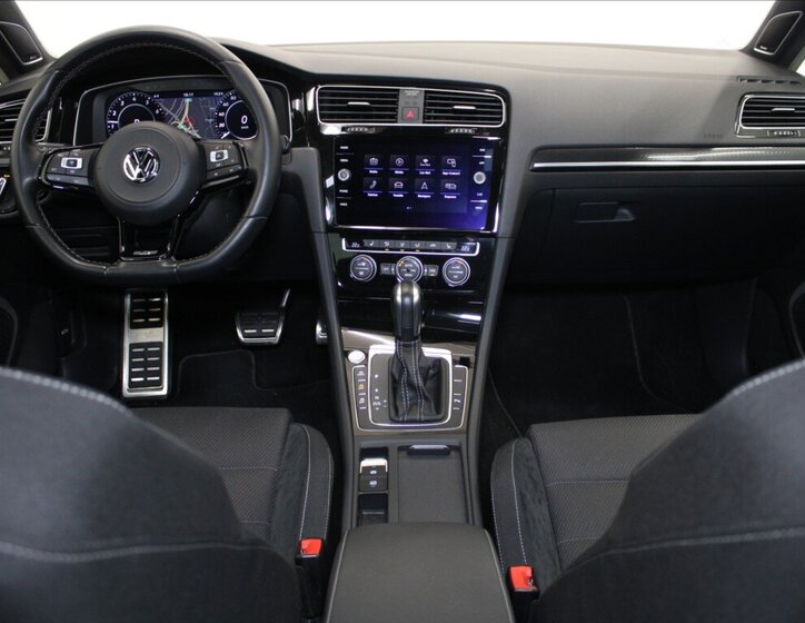 Volkswagen Golf Kombi 2,0 l 221 kw