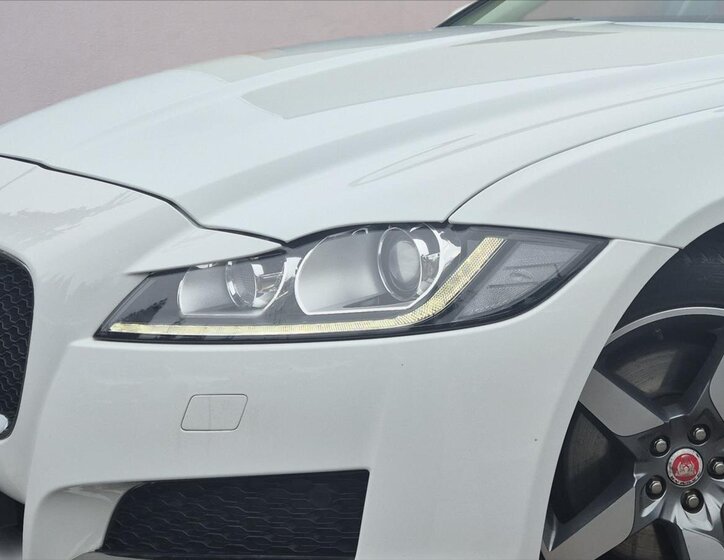 Jaguar XF Sedan / Limuzína 3,0 l 221 kw