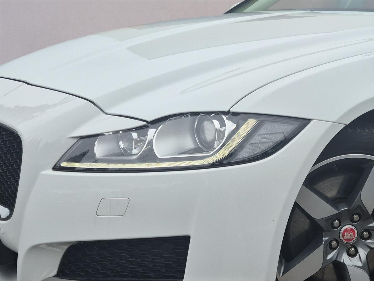Jaguar XF Sedan / Limuzína 3,0 l 221 kw