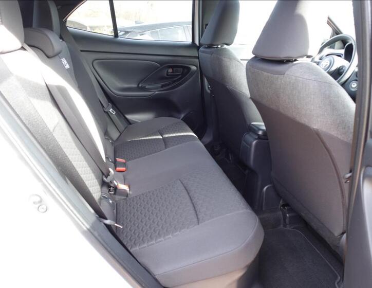 Toyota Yaris Cross 13