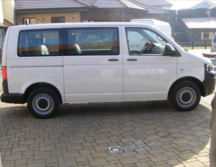 Volkswagen Caravelle 6