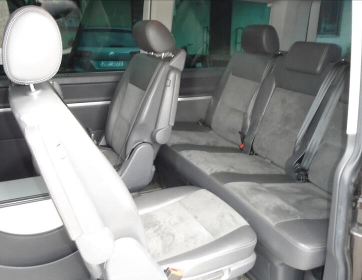 Volkswagen Multivan 12