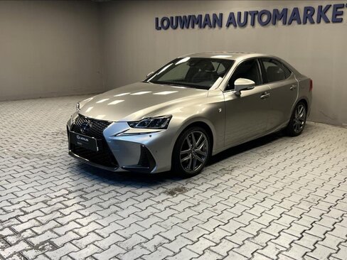 Lexus IS 300h Sedan / Limuzína 2,5 l 164 kw