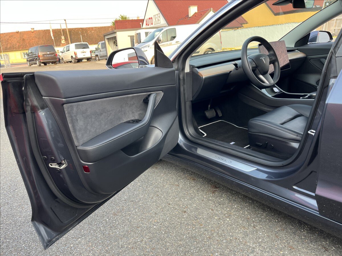Tesla Model 3 Ostatní 0,0 239 kw