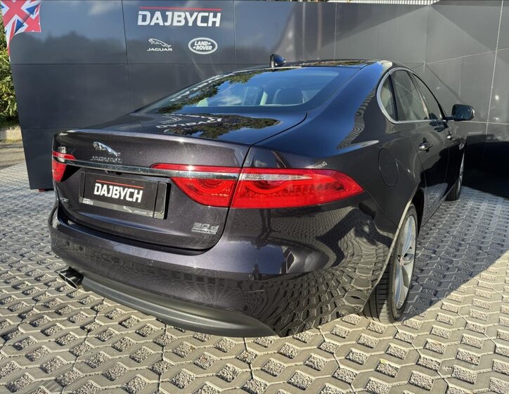 Jaguar XF Sedan / Limuzína 2,0 l 132 kw