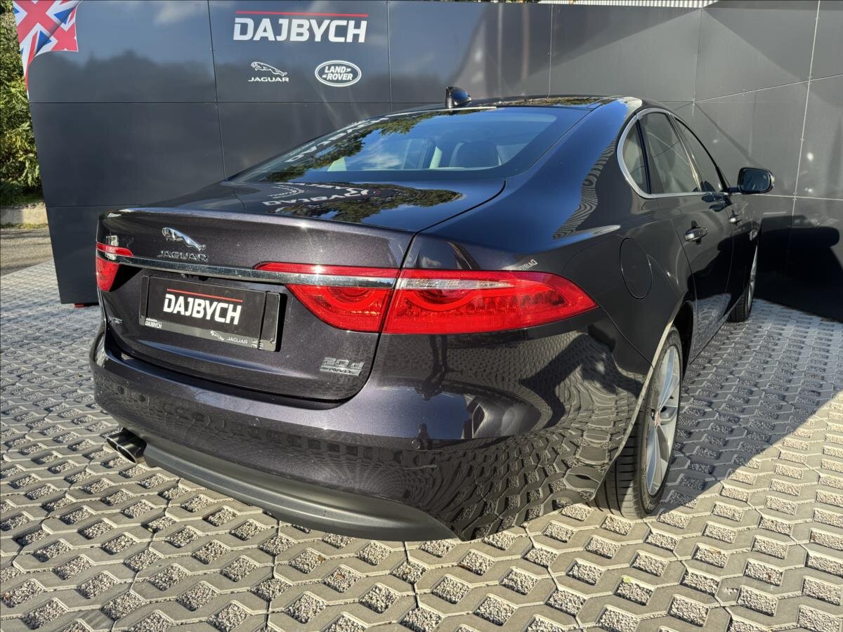 Jaguar XF Sedan / Limuzína 2,0 l 132 kw