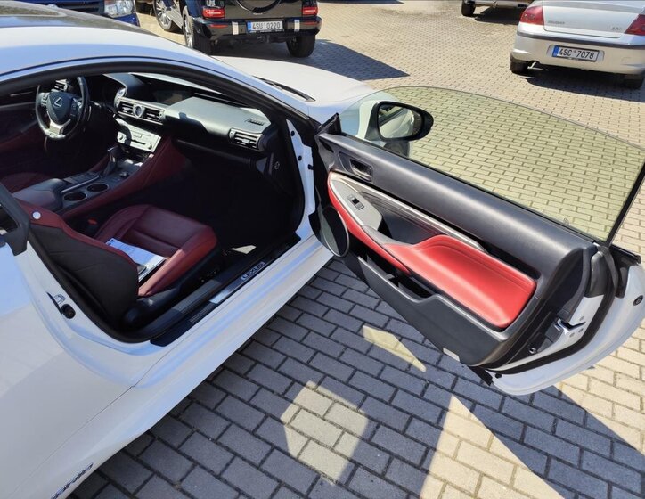 Lexus RC 300h Kupé 2,5 l 133 kw