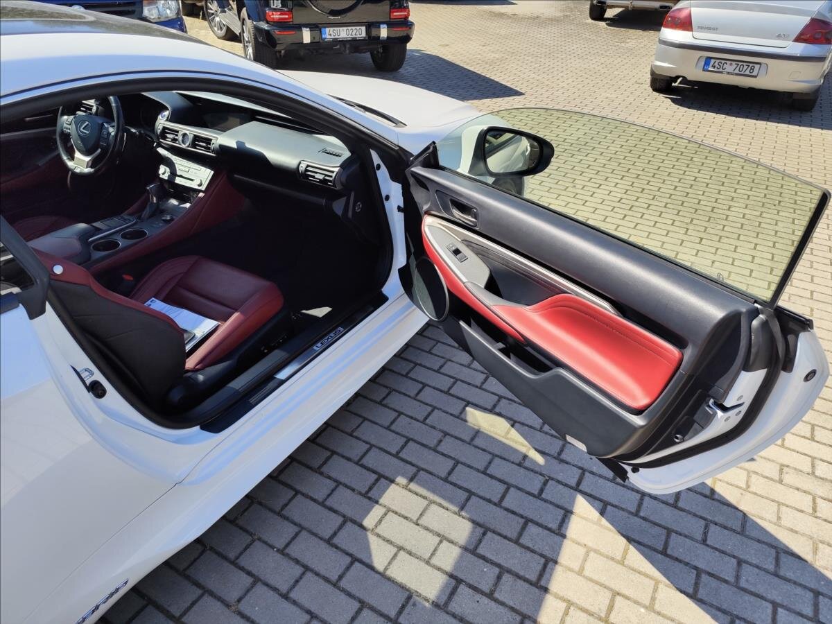 Lexus RC 300h Kupé 2,5 l 133 kw