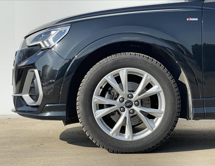 Audi Q3 SUV / Terénní 1,5 l 110 kw