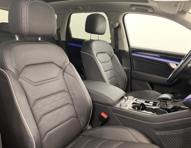 Volkswagen Touareg 8