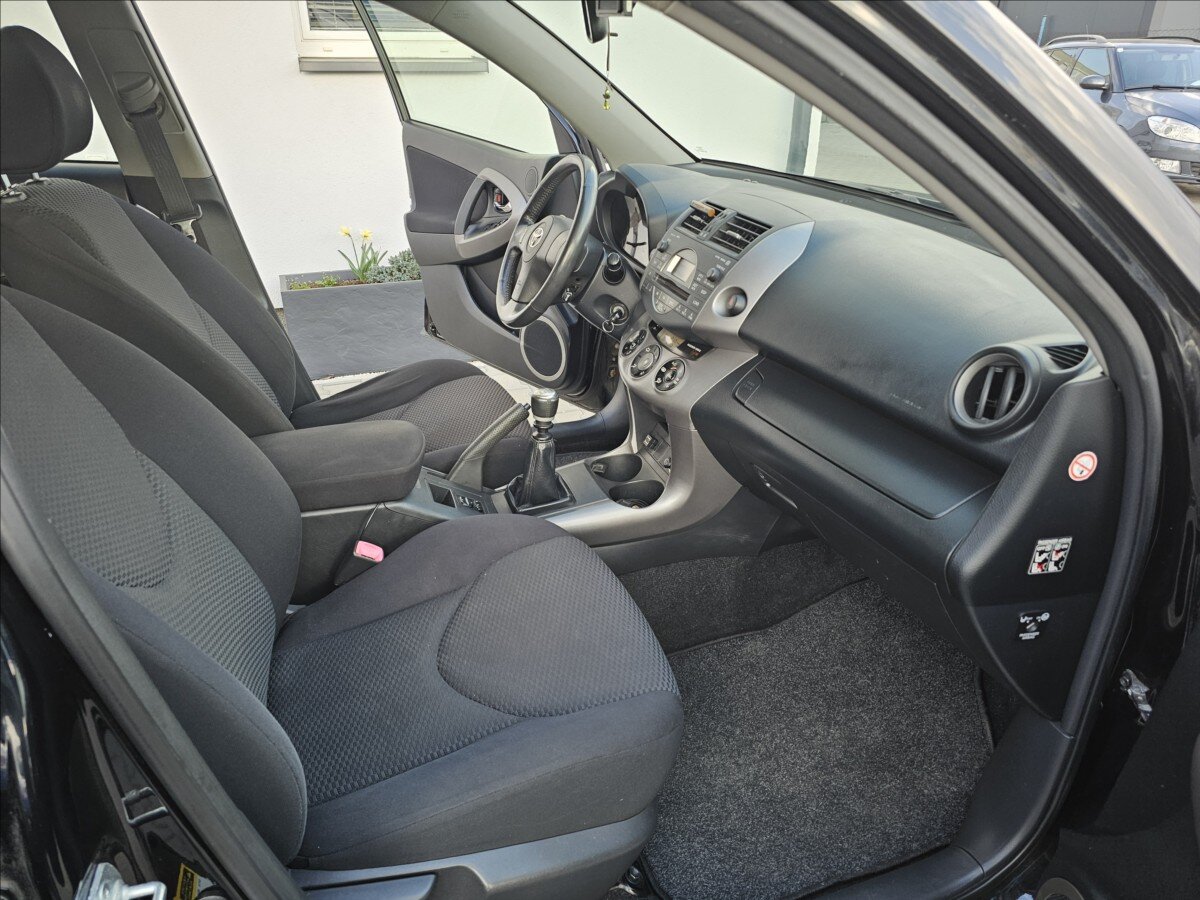 Toyota RAV4 Kombi 2,2 l 100 kw