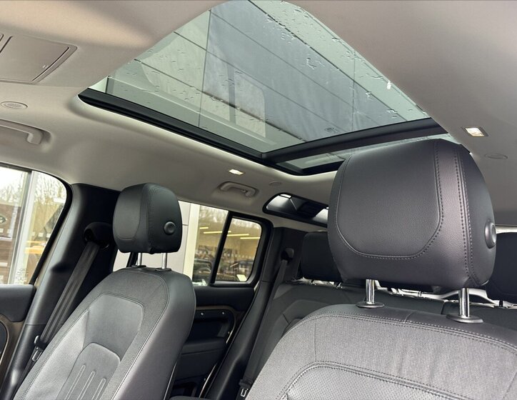 Land Rover Defender 13