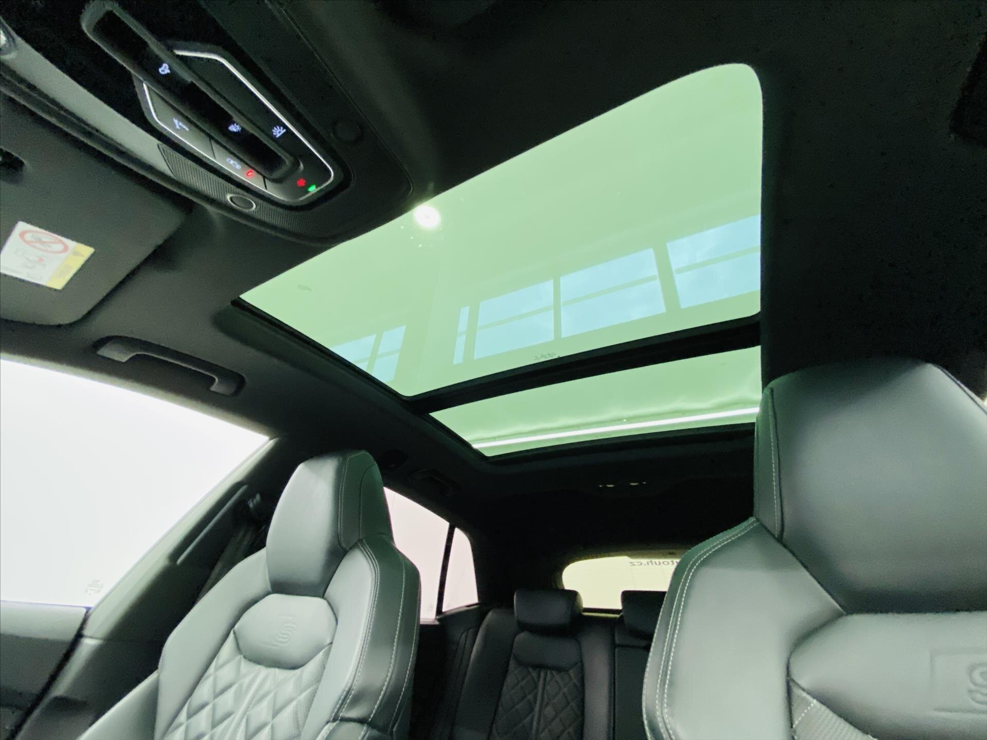 Audi Q8 SUV / Terénní 3,0 l 210 kw