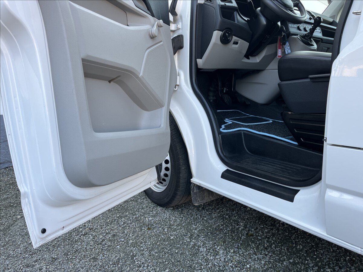 Volkswagen Transporter Kombi 2,0 l 62 kw