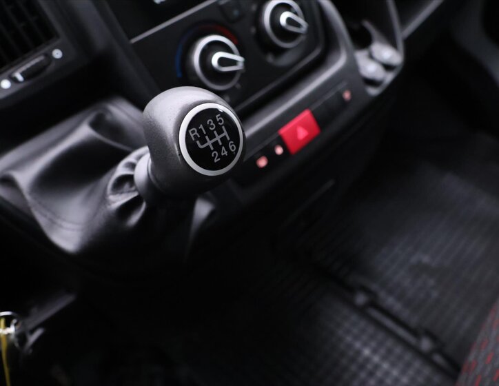 Peugeot Boxer Skříň 2,2 l 121 kw