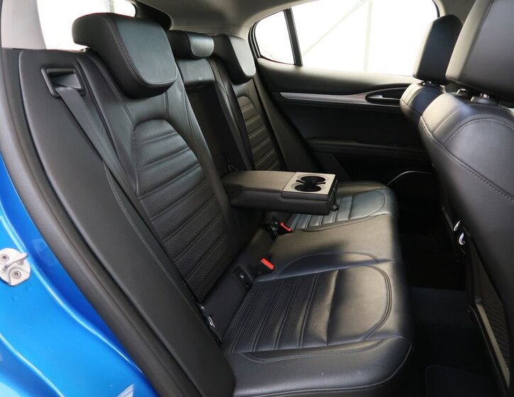 Alfa Romeo Stelvio 36