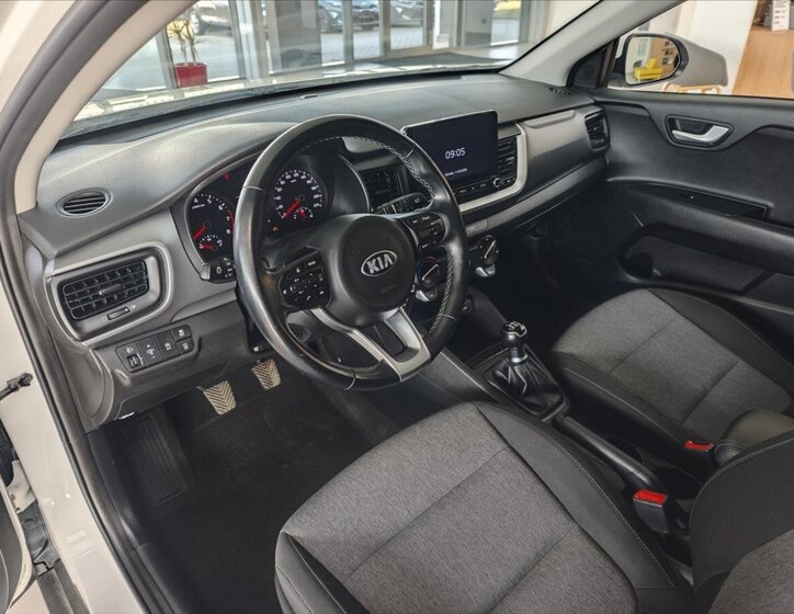 KIA Stonic CUV / Crossover 1,2 l 61 kw