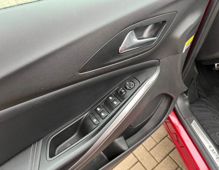 Opel Grandland SUV 1,2 l 96 kw