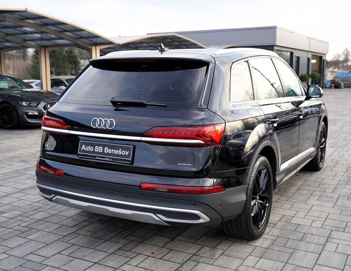 Audi Q7 6