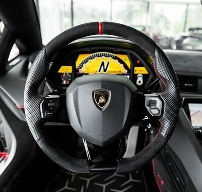 Lamborghini Aventador 6