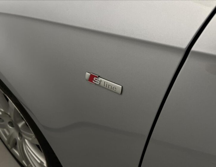 Audi A4 Kombi 2,0 l 140 kw