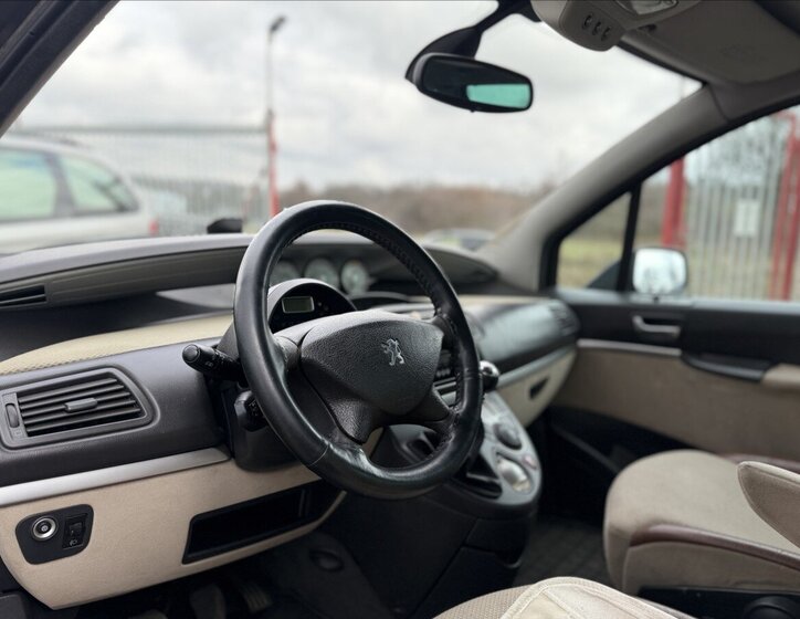 Peugeot 807 MPV 2,2 l 94 kw