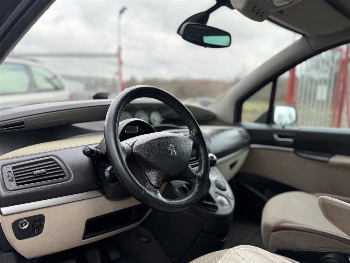Peugeot 807 MPV 2,2 l 94 kw