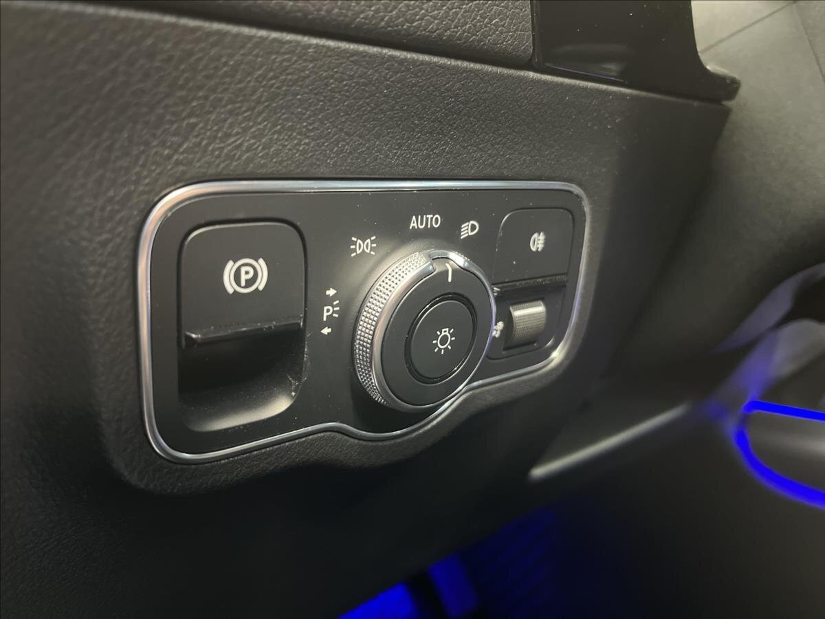 Mercedes-Benz GLA SUV 1,3 l 120 kw