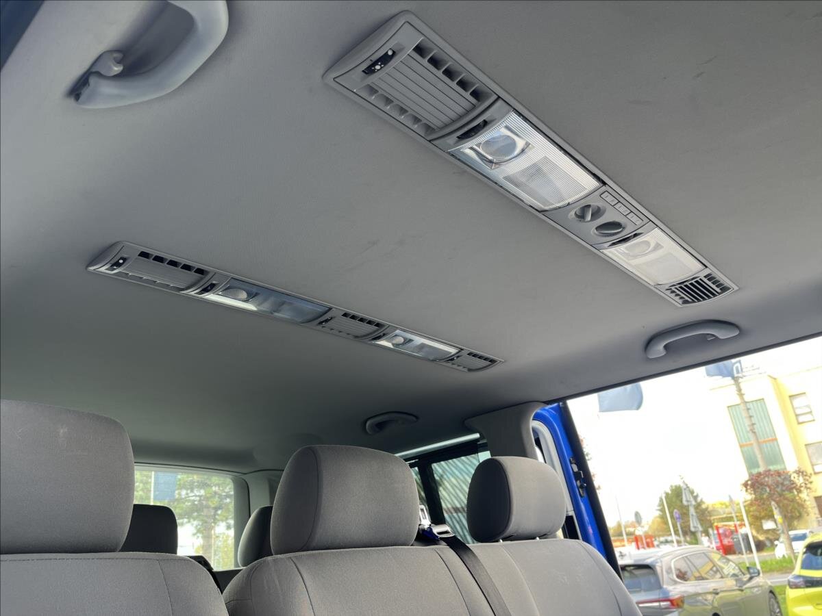 Volkswagen Caravelle MPV 2,5 l 96 kw