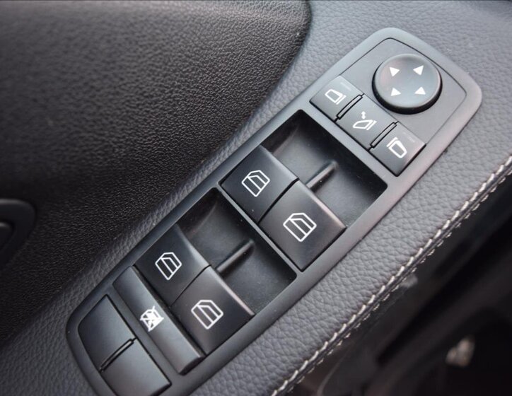 Mercedes-Benz Třídy R Kombi 3,0 l 140 kw