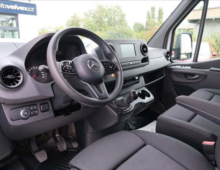 Mercedes-Benz Sprinter 9