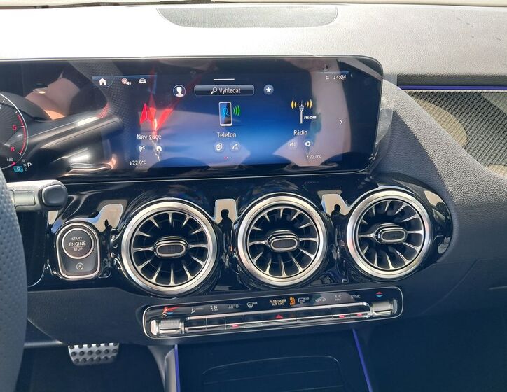 Mercedes-Benz GLA 12