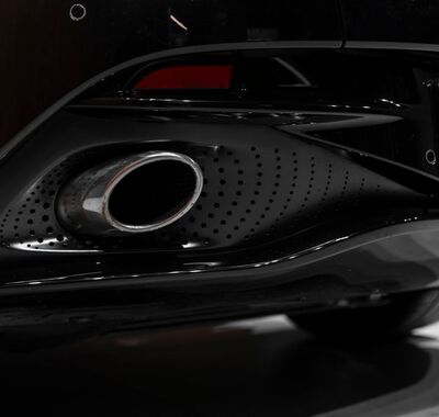 Aston Martin DB11 32