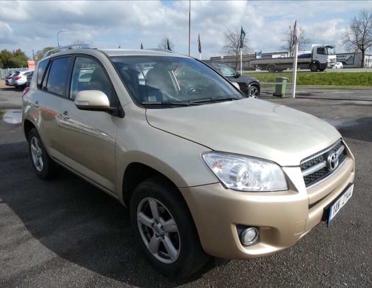 Toyota RAV4 SUV / Terénní 2,2 l 110 kw