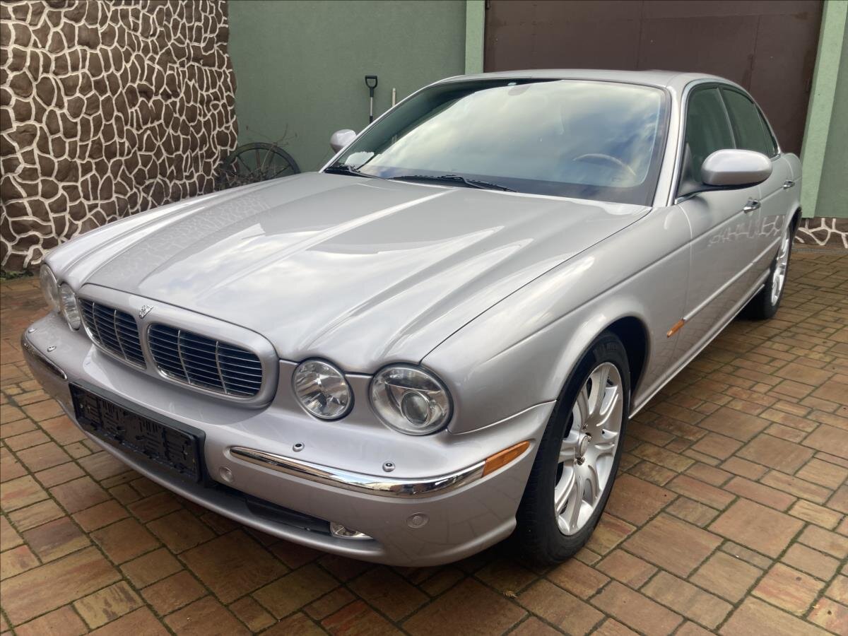 Jaguar XJ8