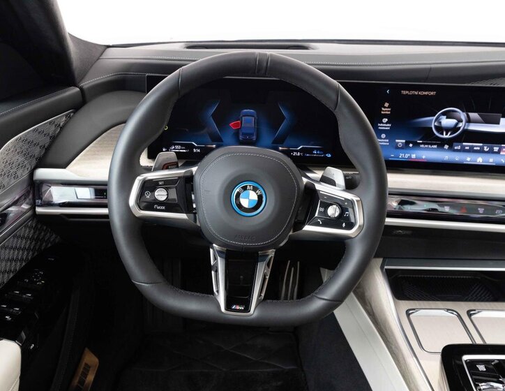 BMW i7 13
