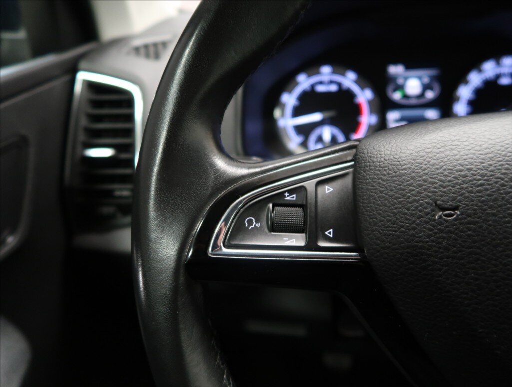 Škoda Karoq SUV 1,5 l 110 kw