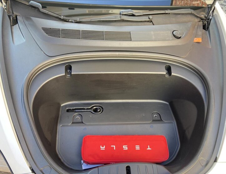 Tesla Model 3 Sedan 0,0 208 kw