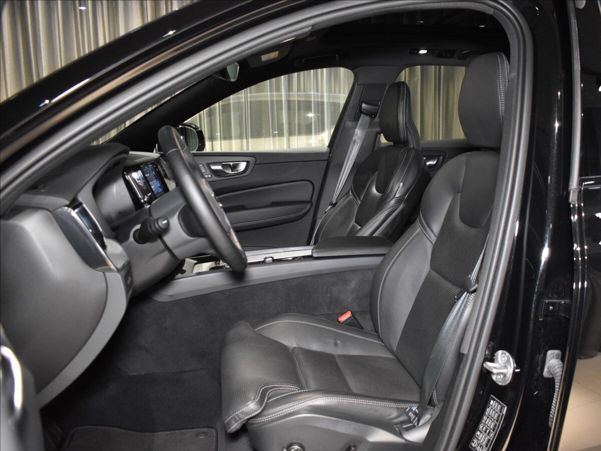 Volvo XC60 SUV / Terénní 2,0 l 257 kw