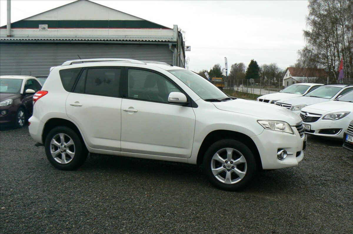 Toyota RAV4 SUV / Terénní 2,2 l 110 kw