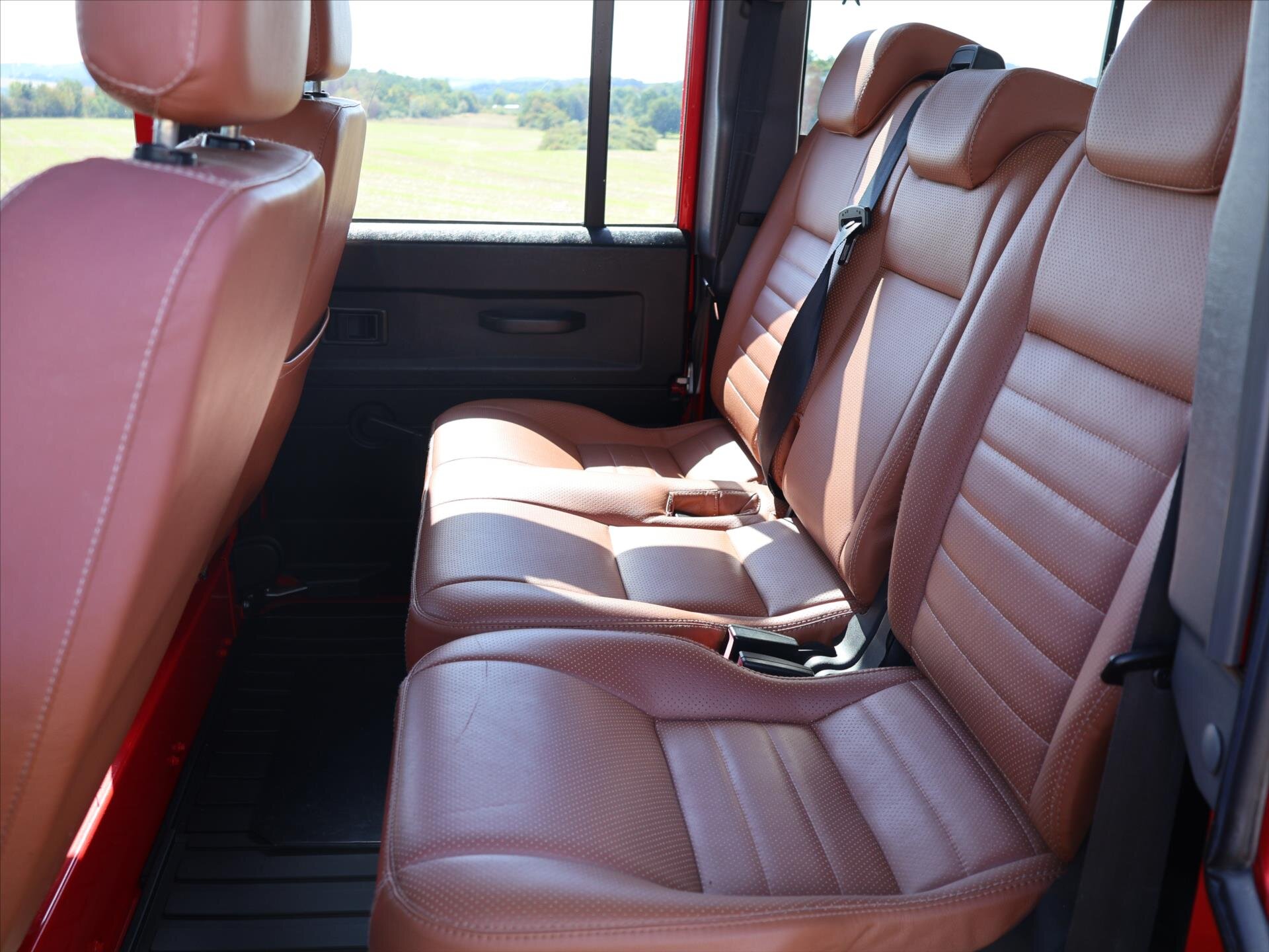 Land Rover Defender SUV / Terénní 2,4 l 90 kw