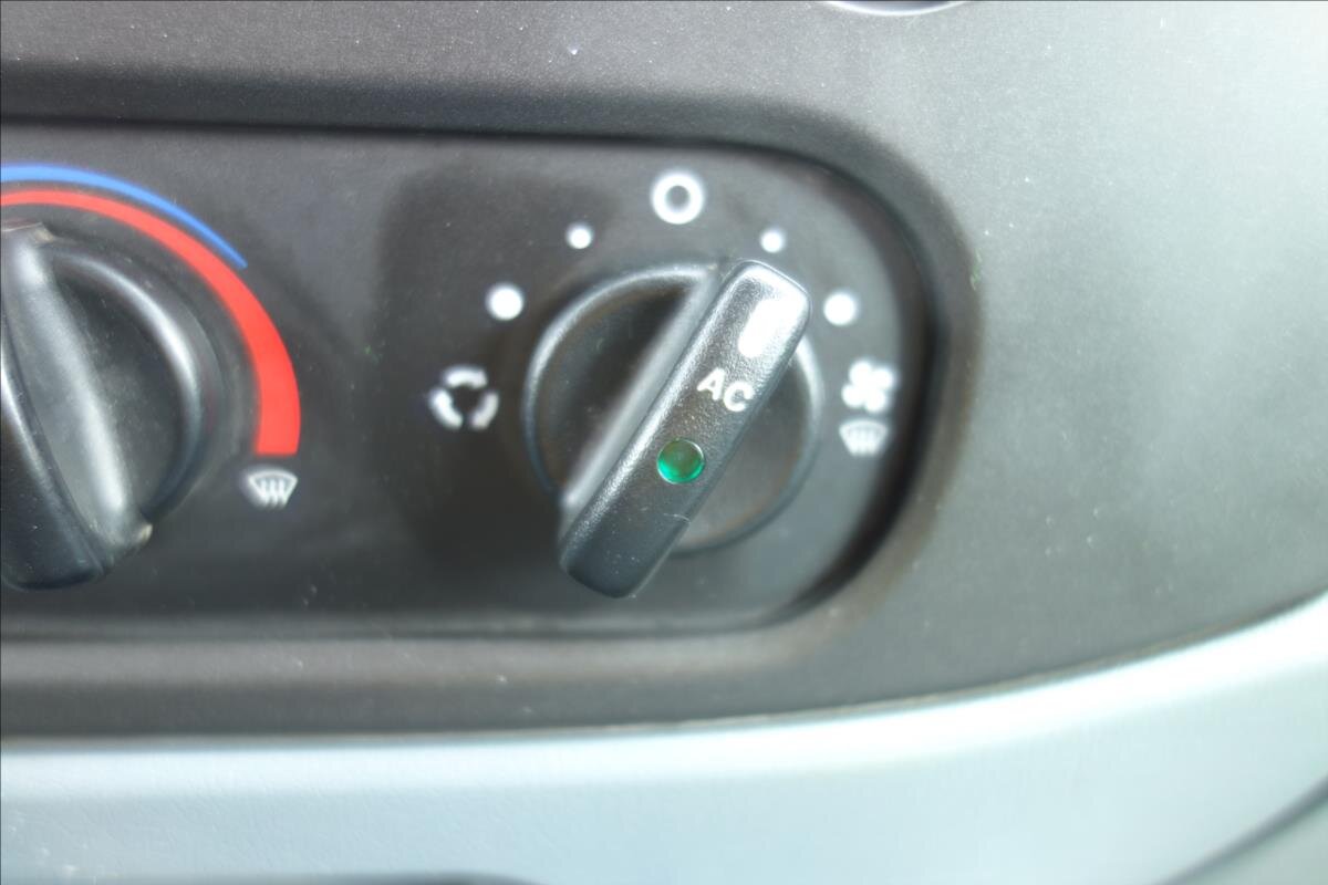 Ford Transit Skříň 2,2 l 74 kw