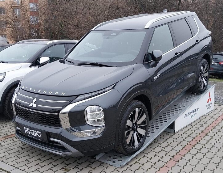 Mitsubishi Outlander 1