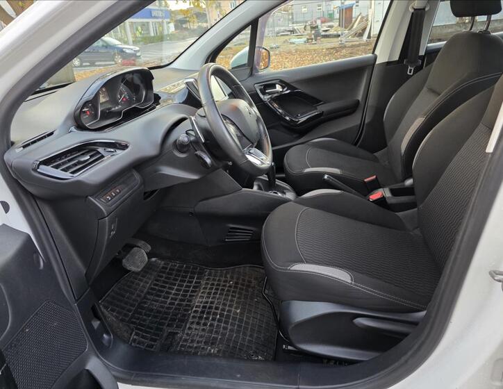Peugeot 208 9