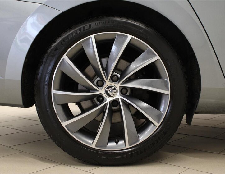 Škoda Superb Sedan / Limuzína 1,8 l 132 kw