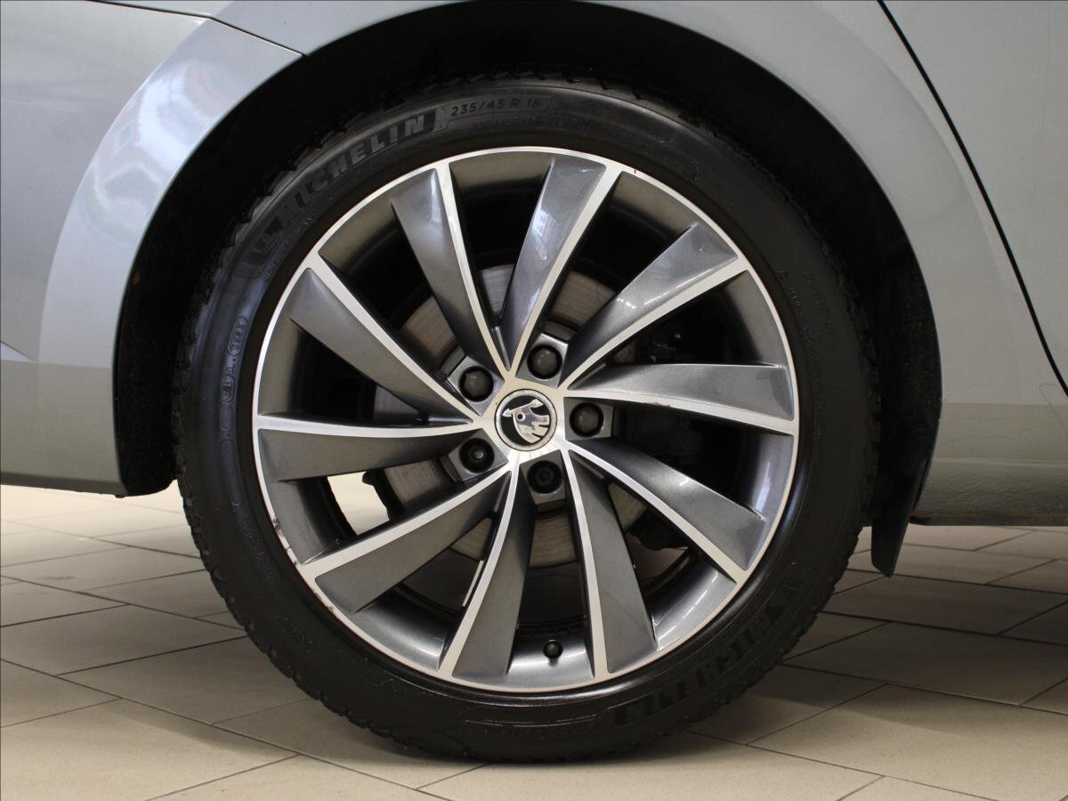 Škoda Superb Sedan / Limuzína 1,8 l 132 kw