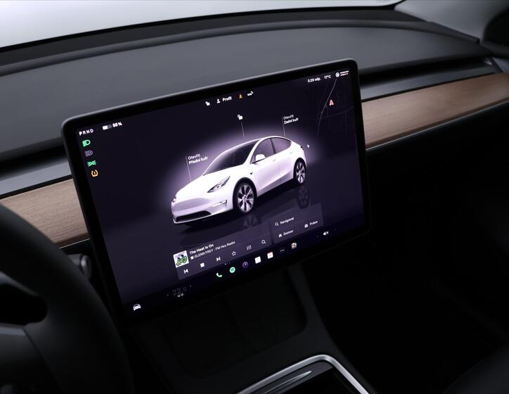 Tesla Model Y 24