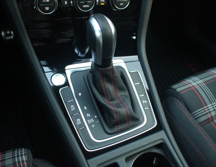 Volkswagen Golf Hatchback 2,0 l 180 kw