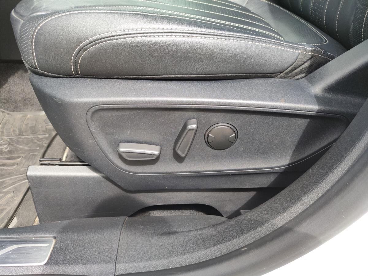 Ford Kuga SUV / Terénní 2,0 l 140 kw